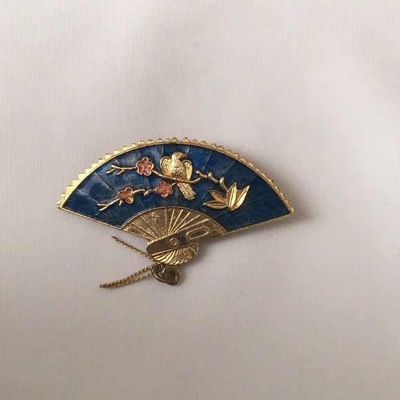 Jewelry - Vintage cloisonné fan brooch